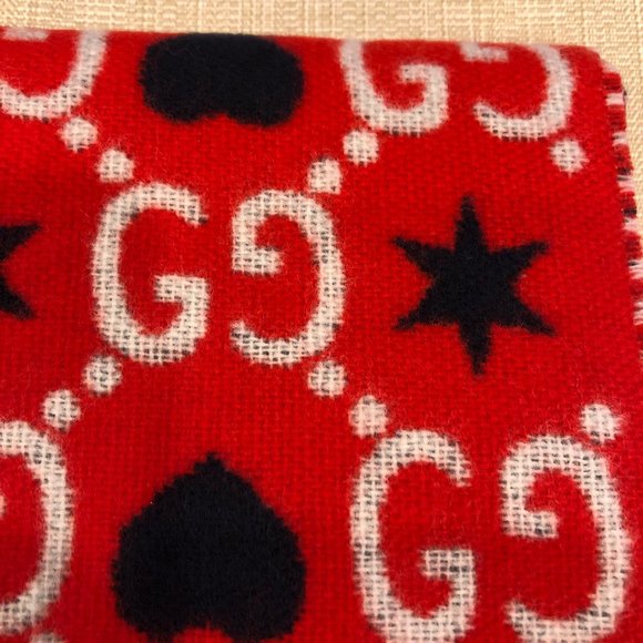 Gucci GG Hearts Scarf in Red new with tags - Picture 5 of 7